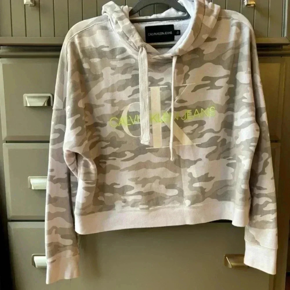 Calvin Klein Gray Camo Cropped Hoodie Sweatshirt - Size Large